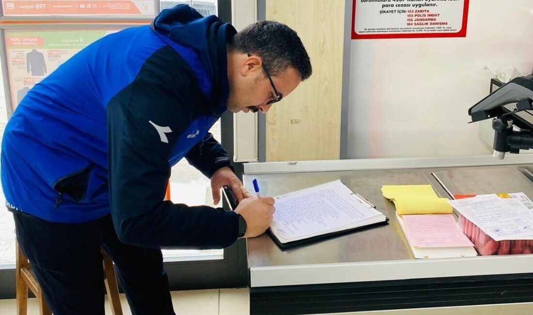 Gölcük’te, zabıta ekipleri marketlerde gerçekleştirdikleri denetimlerde son kullanma tarihi geçmiş
