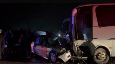Balıkesir’in Gönen ilçesinde bir işçi servisi ile bir otomobilin çarpışması