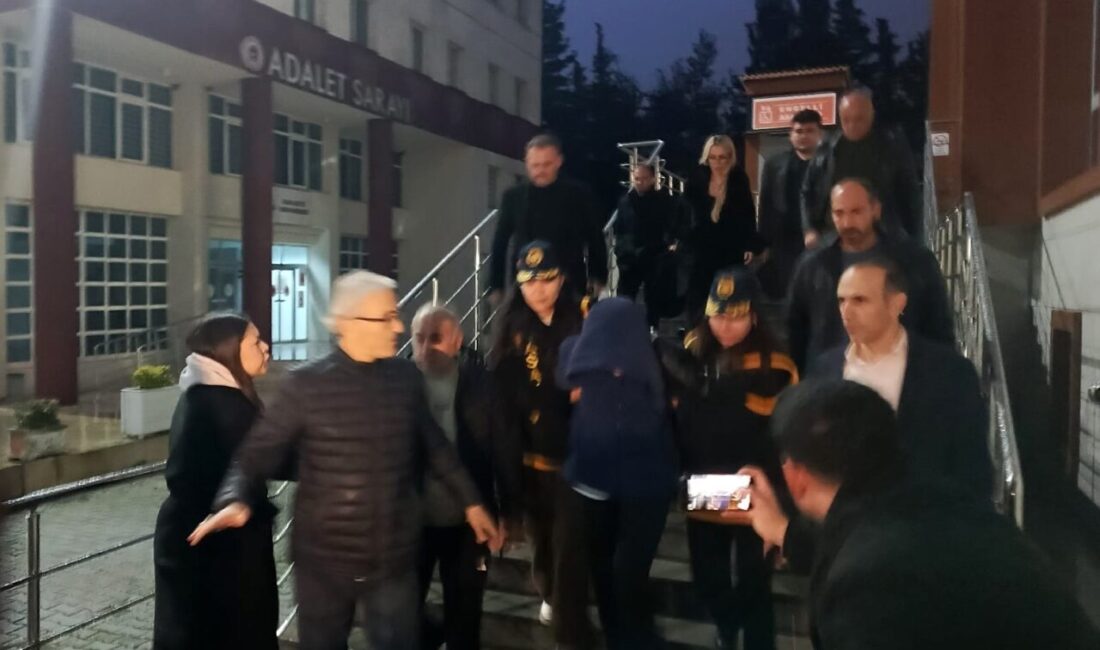 Yalova’daki olayla ilgili gelişmeler netleşiyor. Ünlü şarkıcı Güllü’nün evinin terasından