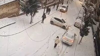 Gümüşhane’de, buzlanma sebebiyle kontrol kaybı yaşayan ve yokuş aşağı sürüklenen