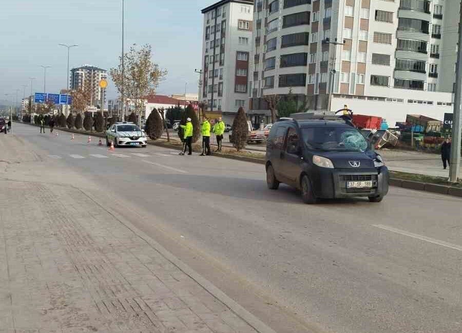 Kastamonu’da, Rauf Denktaş Caddesi üzerinde meydana gelen bir kaza sonucunda,