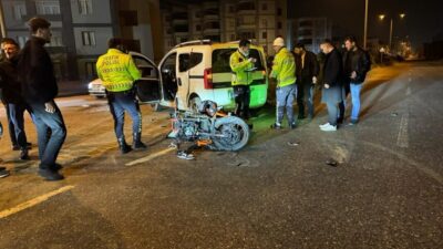 Sakarya’nın Karasu ilçesinde meydana gelen trafik kazasında, hafif ticari araç