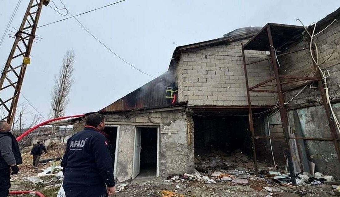 Hakkari’de, demir doğrama atölyesinde meydana gelen patlamada bir kişi yaralandı.