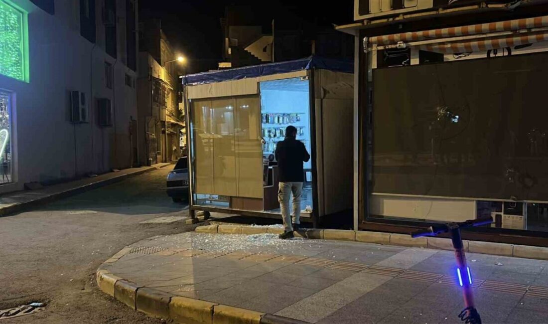 Hatay ilinde kimliği belirsiz şahıslar tarafından saldırıya uğrayan 6 araç