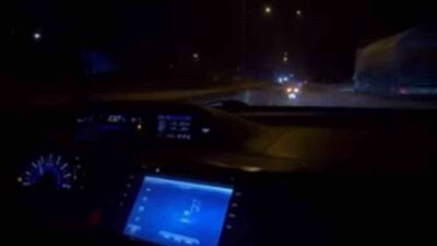 Kırıkhan ilçesinde, motosikletiyle trafikte akrobatik hareketler yaparak hem kendi hem