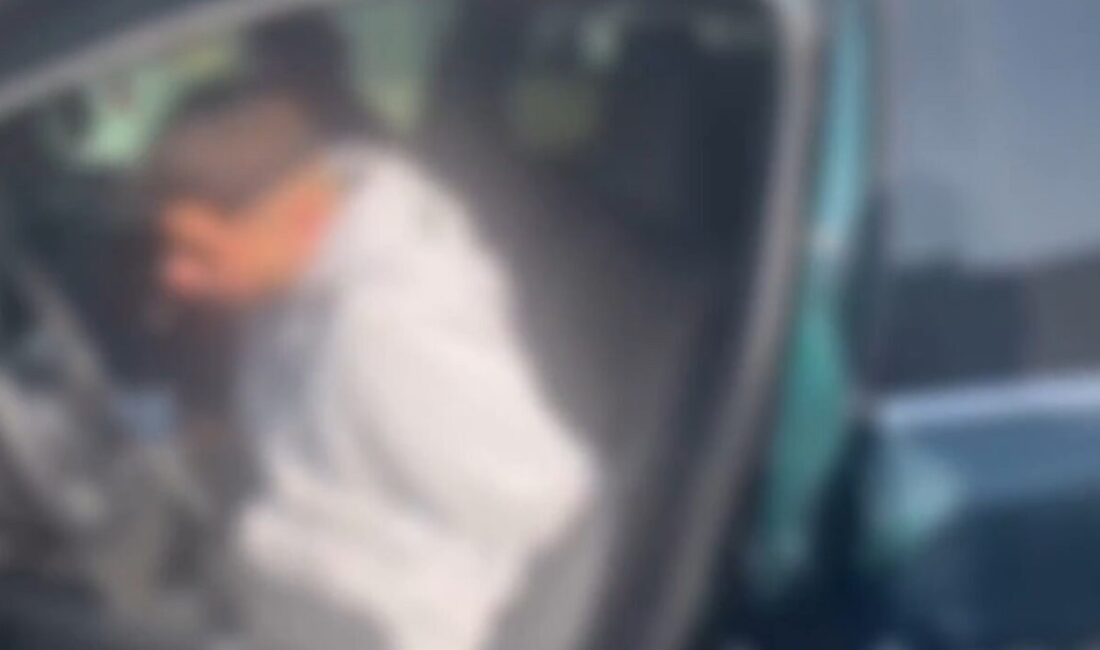 Hatay’da polis ekipleri tarafından durdurulan bir araçta, Türkiye’de oturma izni