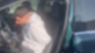 Hatay’da polis ekipleri tarafından durdurulan bir araçta, Türkiye’de oturma izni