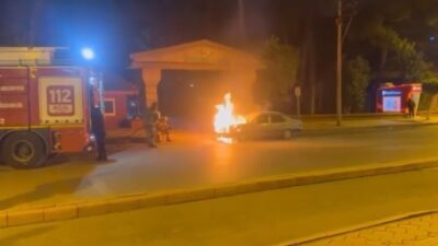 Hatay’ın Dörtyol ilçesinde, üzerinde seyir halindeyken motor kısmından dumanlar yükselmeye