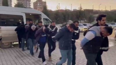 Hatay’da aranan kişilerin yakalanması için gerçekleştirilen operasyonda 52 kişi gözaltına