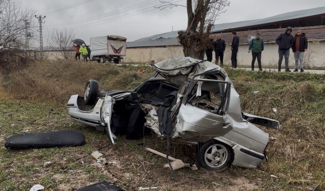 Zile ilçesinde meydana gelen trafik kazasında ağır yaralanan sürücü, hastanede