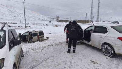Iğdır–Doğubayazıt yolu üzerinde yaşanan zincirleme trafik kazasında 3 kişi yaralandı.