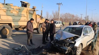 Iğdır-Halfeli yolunda bir otomobil ile kamyon, kafa kafaya çarpıştı. Neyse