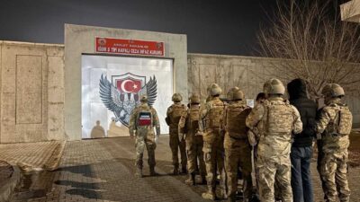 Iğdır ilinde jandarma ekipleri tarafından gerçekleştirilen uyuşturucu operasyonunda gözaltına alınan