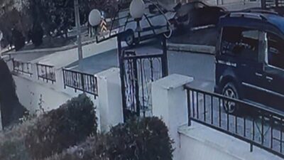 Eskişehir’de, bir ticari aracın otomobile yan çarpması sonucu meydana gelen