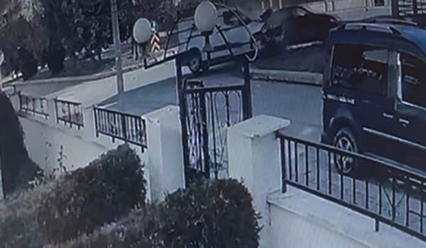 Eskişehir’de, bir ticari aracın otomobile yan çarpması sonucu meydana gelen