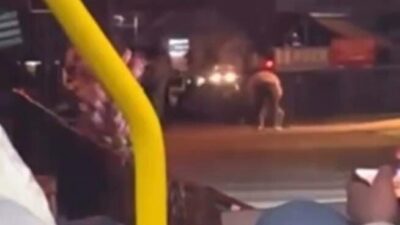 Bursa’nın Osmangazi ilçesinde iki genç grubu arasında çıkan kavga, çevrede