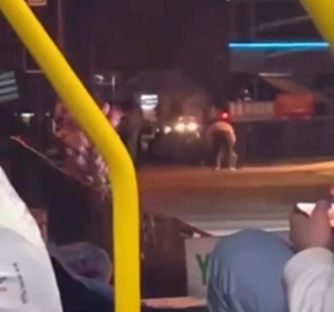 Bursa’nın Osmangazi ilçesinde iki genç grubu arasında çıkan kavga, çevrede