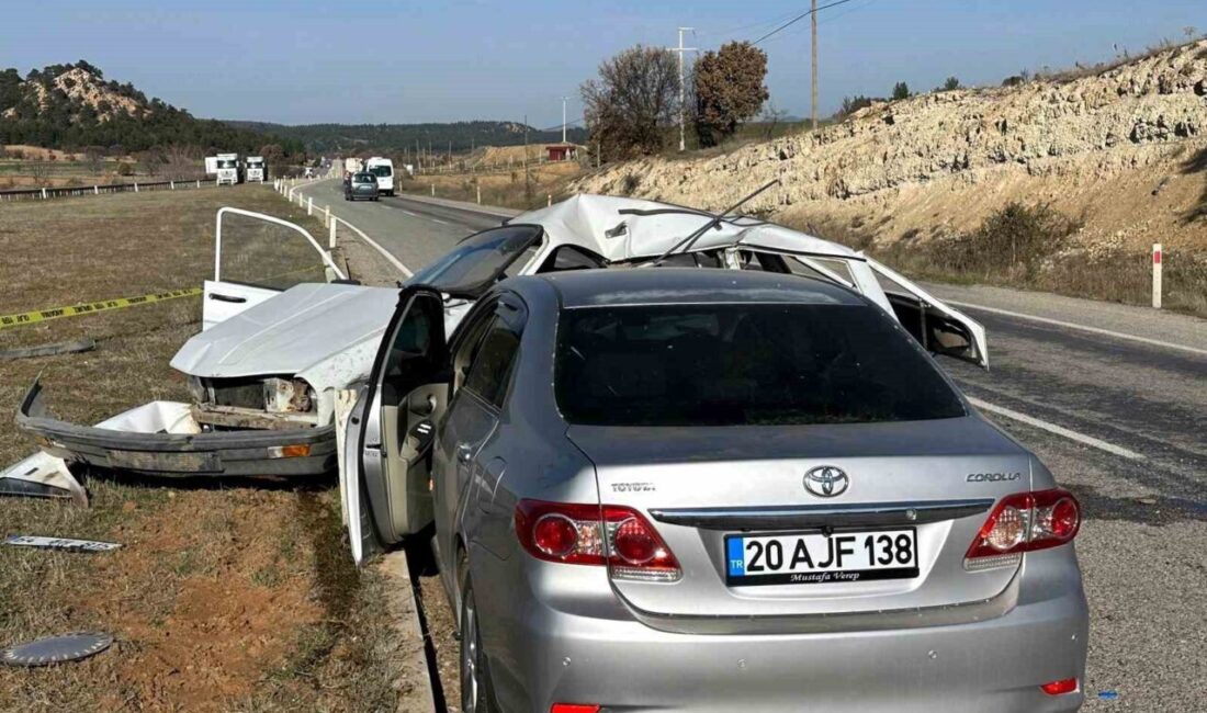 Uşak’ta meydana gelen bir trafik kazasında iki aracın çarpışması sonucu
