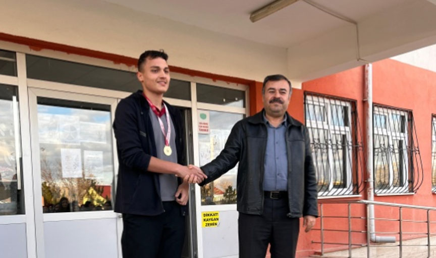 Yozgat’ın Yerköy ilçesinde eğitim veren Rabia Koyunbaşoğlu Anadolu Lisesi sporda elde