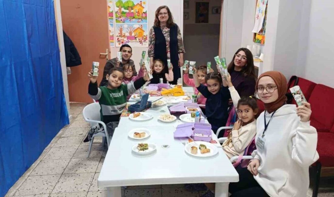 Kırşehir Kent Konseyi tarafından düzenlenen bir etkinlikte, ilkokul öğrencilerine diş