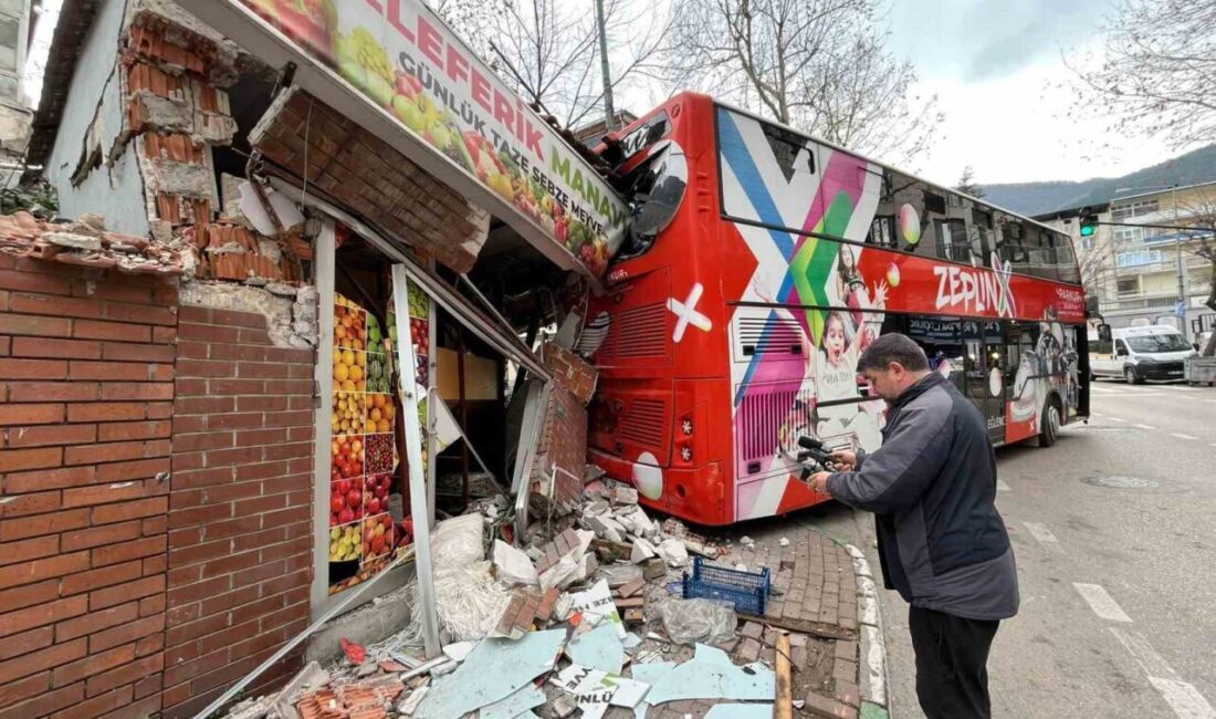 Bursa’da bir lisenin öğrencilerini taşıyan tur otobüsü, aniden imdat frenlerinin