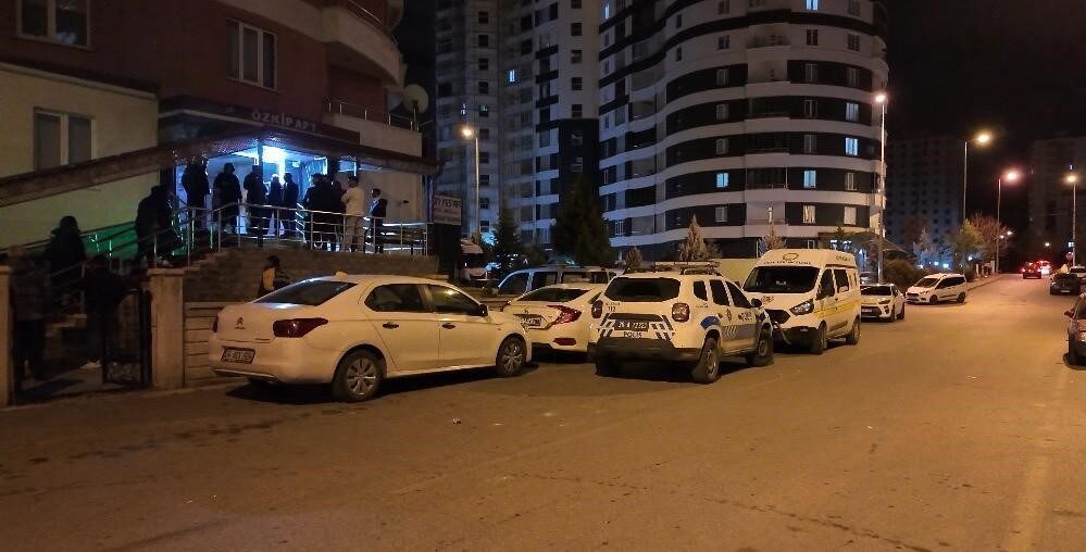 Kayseri’nin Melikgazi ilçesinde, bir kişi, beraber yaşadığı iş arkadaşı tarafından