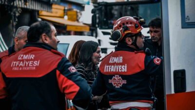 Bornova ilçesinde bulunan 7 katlı bir iş hanında çıkan yangın