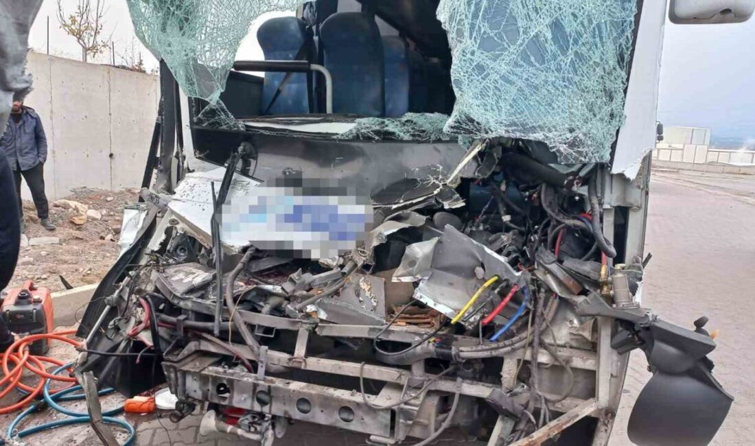 Kayseri’nin İncesu ilçesinde meydana gelen trafik kazasında bir işçi servis