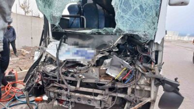 Kayseri’nin İncesu ilçesinde meydana gelen trafik kazasında bir işçi servis