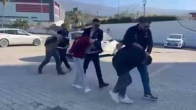 Hatay’ın İskenderun ilçesinde yapılan operasyonla aranan üç şahıstan ikisi tutuklandı.