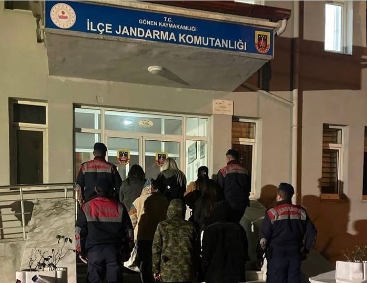 Isparta’da Jandarma ekipleri, Merkez İlçe Kadılar köyü bölgesinde gerçekleştirdikleri denetim