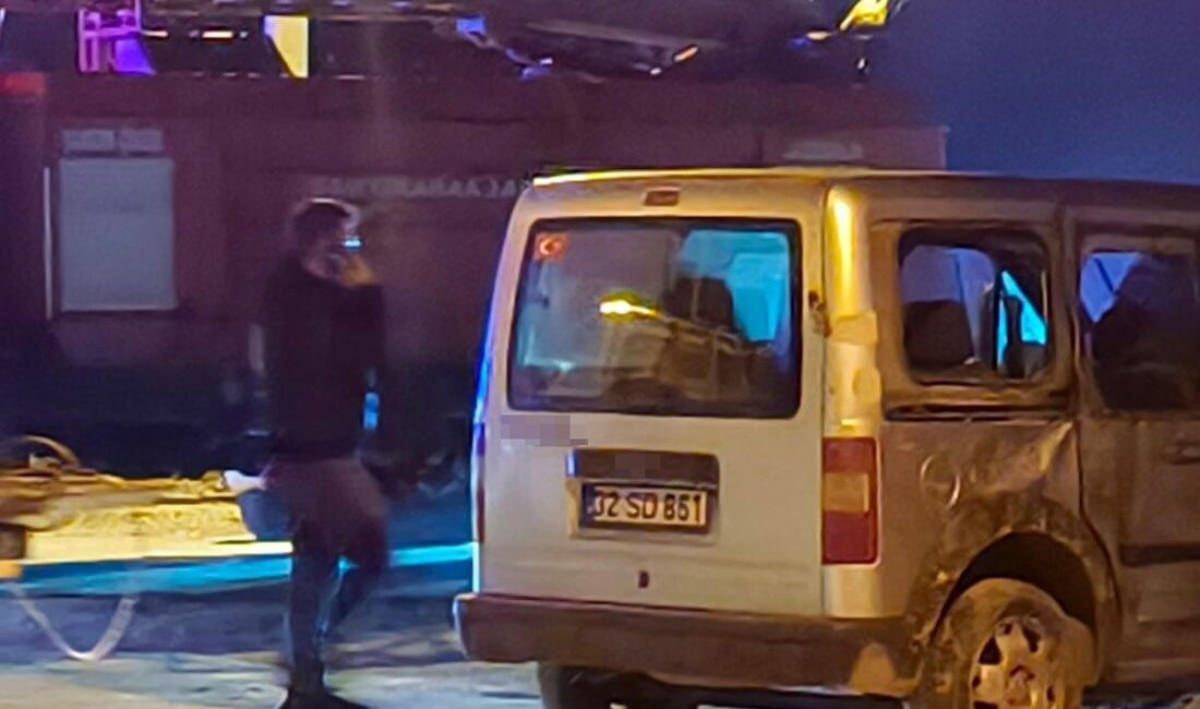Isparta’nın Şarkikaraağaç ilçesinde meydana gelen trafik kazasında, sürücü kontrolünü kaybederek