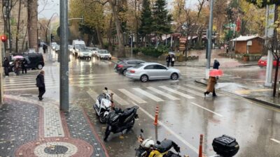 Isparta’da gün boyunca zaman zaman etkili olan yağmur, akşam saatlerinde