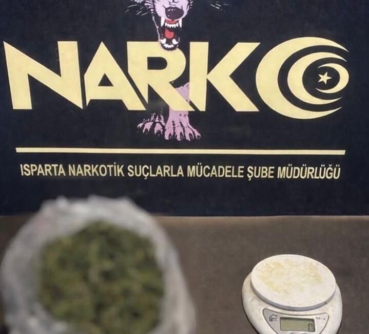 Isparta’nın Şarkikaraağaç ilçesinde gerçekleştirilen narkotik operasyonda esrar maddesi ve hassas