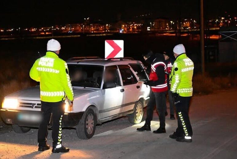 Isparta’da, yılbaşı öncesinde gerçekleştirilen operasyonda, Isparta İl Emniyet Müdürlüğü tarafından
