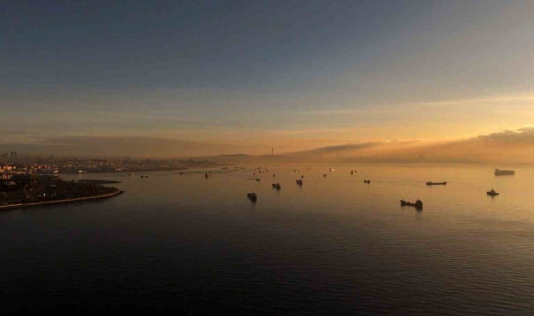 İstanbul’da sabah saatlerinde pus ve hava kirliliği, bir dron kamerasıyla