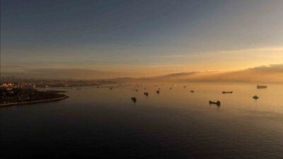 İstanbul’da sabah saatlerinde pus ve hava kirliliği, bir dron kamerasıyla