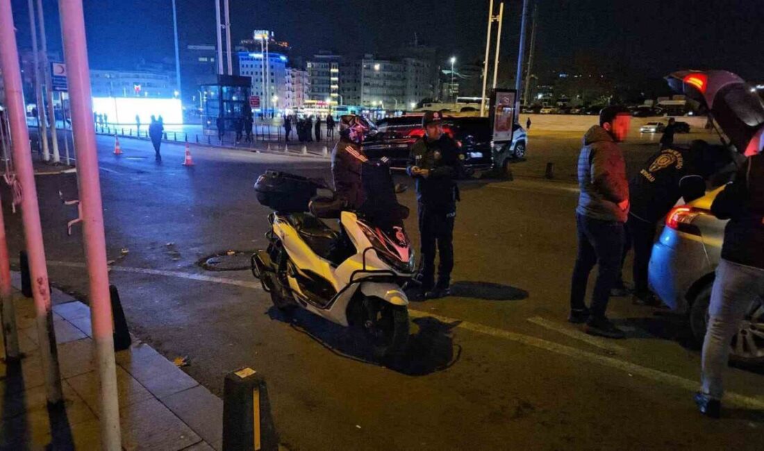 İstanbul Emniyet Müdürlüğü ekipleri, Taksim’de “Huzur İstanbul” uygulaması düzenledi. Bu