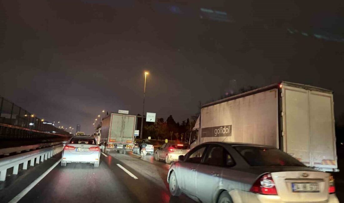 İstanbul’da meydana gelen yağışın da etkisiyle trafik yoğunluğu yüzde 90’a