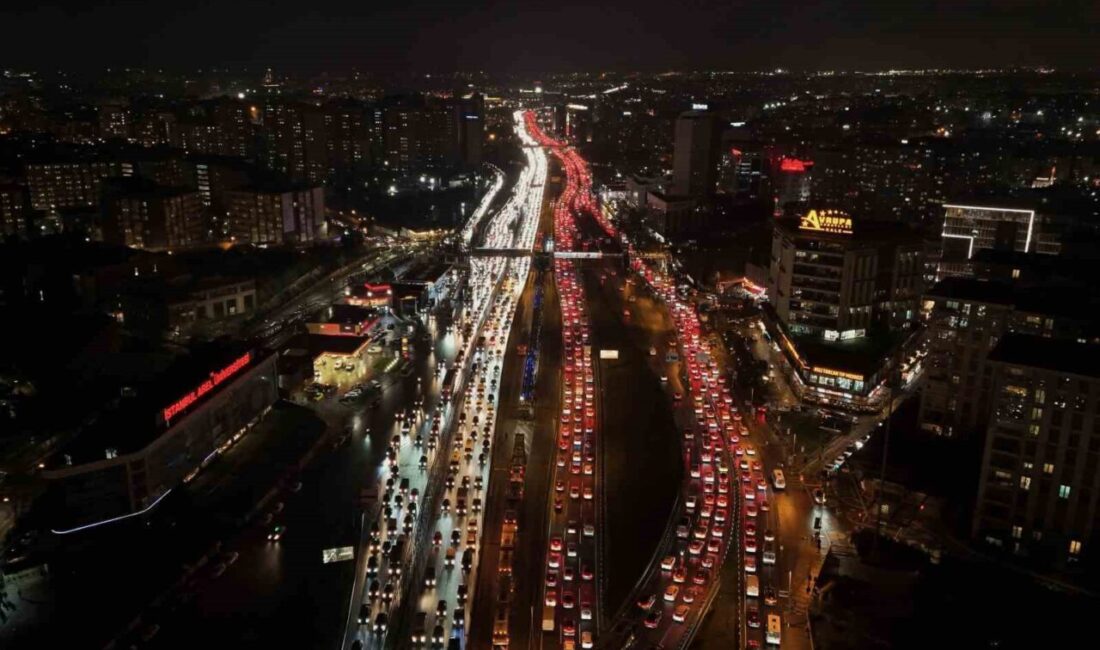 İstanbul’un genelinde trafik yoğunluğu yüzde 90 seviyelerine ulaştı ve bu