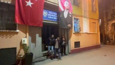 Beyoğlu’nda, İstiklal Caddesi üzerinde bir iş yerinin merdivenlerinde unutulan telefonun