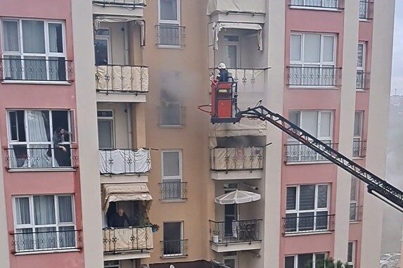 Kocaeli’nin Başiskele ilçesinde bulunan 5 katlı bir apartmanda meydana gelen