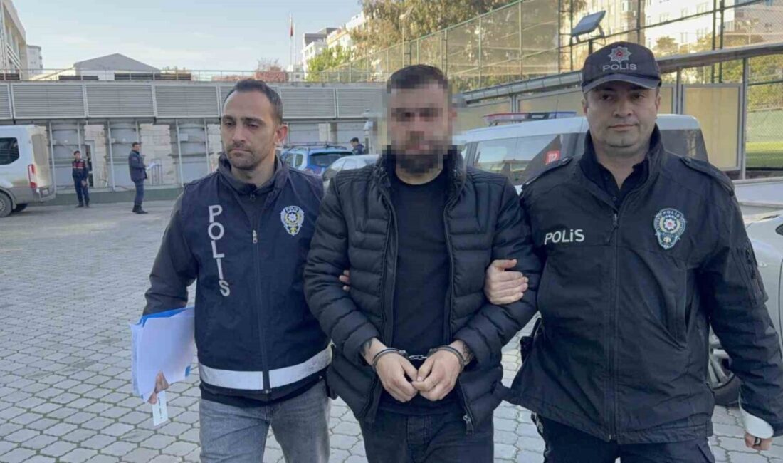 İYİ Parti Samsun İl Başkanı Hasan Aksoy, aracını Canik ilçesinde