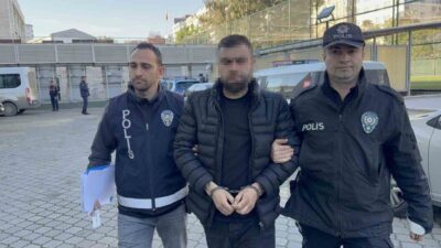 İYİ Parti Samsun İl Başkanı Hasan Aksoy, aracını Canik ilçesinde