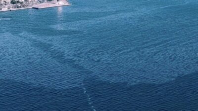 İzmir’in Karşıyaka ilçesinde, Körfez’de meydana gelen kirlilik görüntülerinin ardından İzmir
