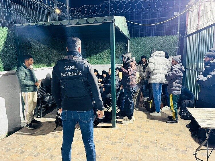 İzmir’in Güzelbahçe ilçesinde ortak bir operasyon düzenlendi ve sonucunda 20
