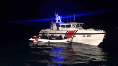 İzmir’in Seferihisar ve Aliağa ilçelerinde, Sahil Güvenlik ve jandarma ekipleri