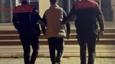 İzmir’de polis ekipleri tarafından yapılan kontrollerde, “hırsızlık” suçundan 42 yıl