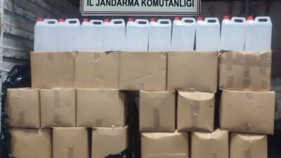 Bornova ilçesinde gerçekleştirilen operasyonda, Jandarma ekipleri tarafından bir kamyonet içerisinde