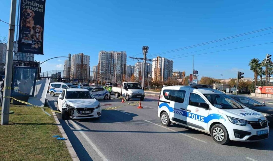 82 yaşındaki bir kadın, İzmir’in Karşıyaka ilçesinde otomobilin çarpması sonucu